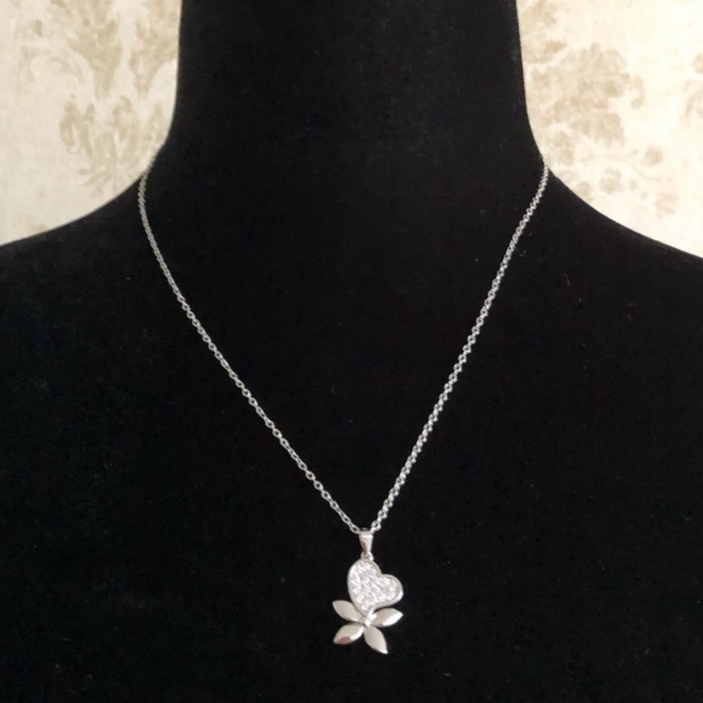 NWOT Elegant Sterling Silver Heart Pendant Necklace